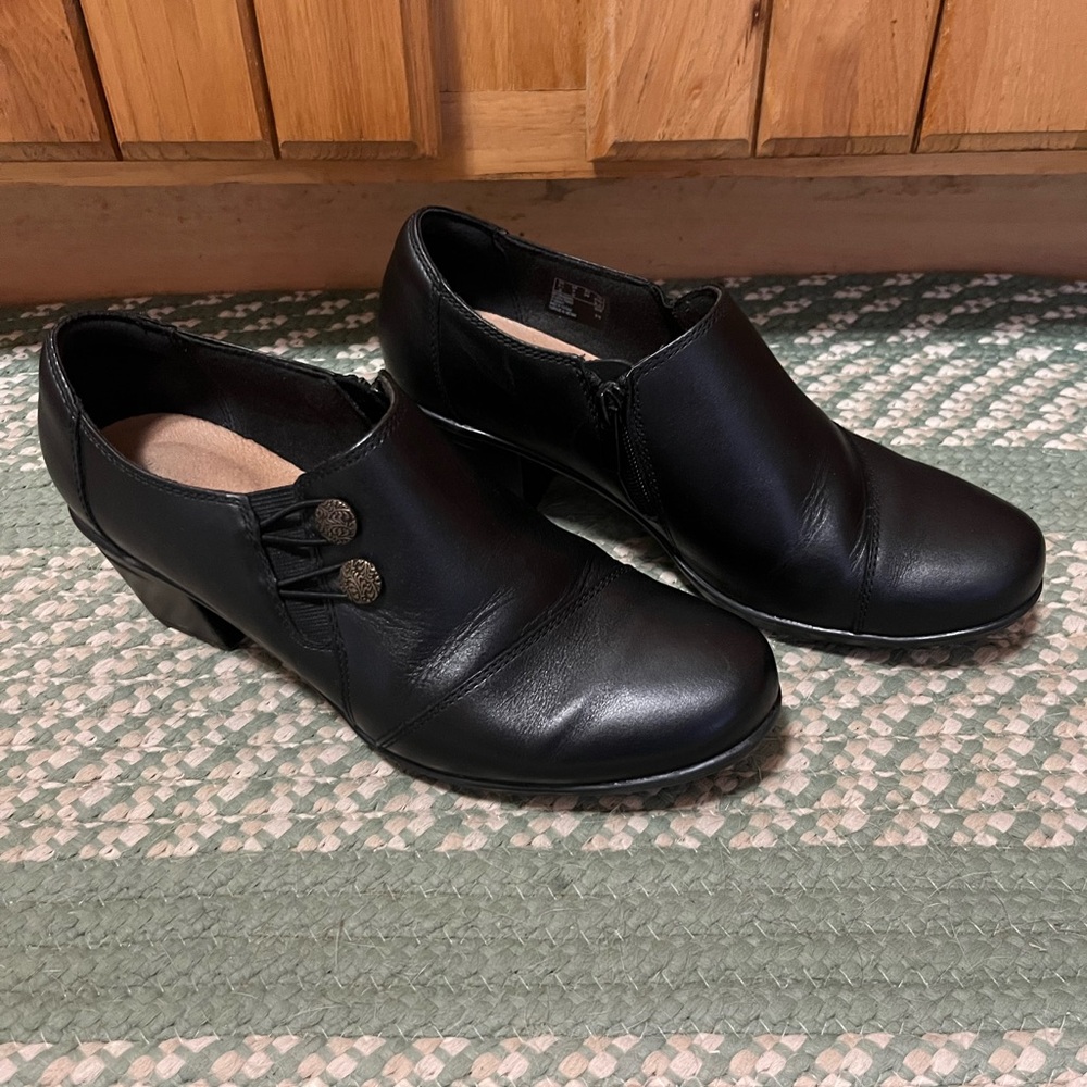 Clarks Women's Emslie Warren Leather Booties size 8